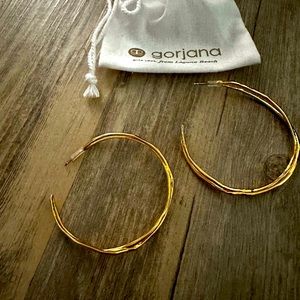Gorjana Hammered Gold Twist Hoops💫